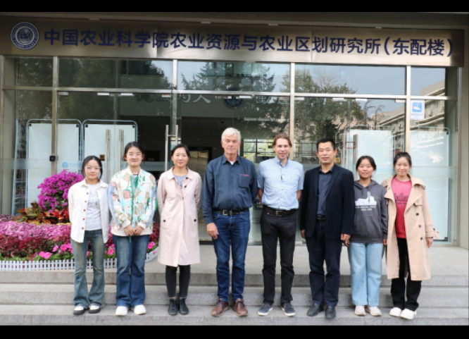 2 Netherlands professors visit IARRP for academic exchange