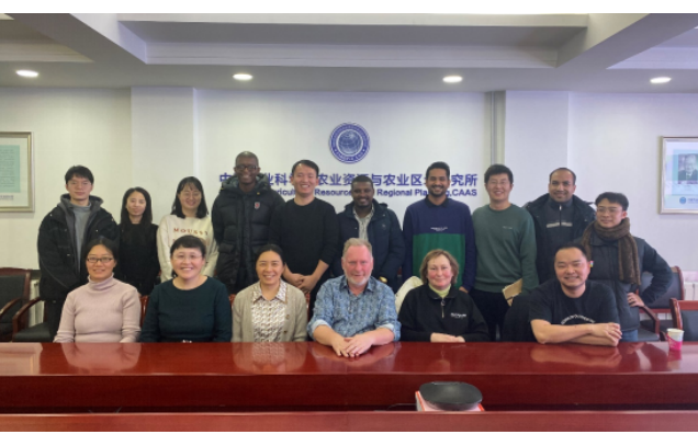 German professor visits IARRP for academic exchange