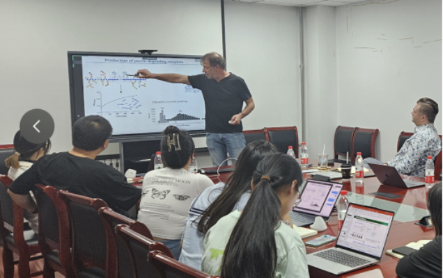 Professors Ákos T. Kovács from Leiden University in the Netherlands and Marc Ongena from the University of Liège in Belgium invited for academic communication