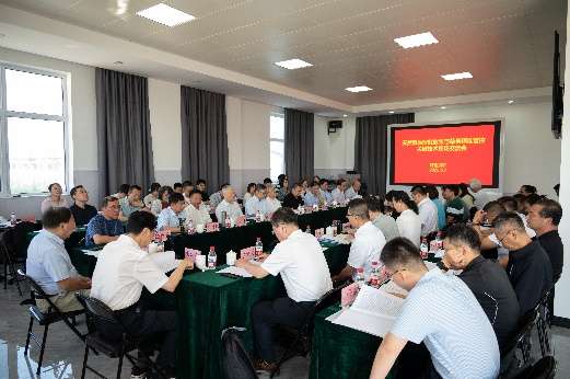 会议室里的人们 AI 生成的内容可能不正确。